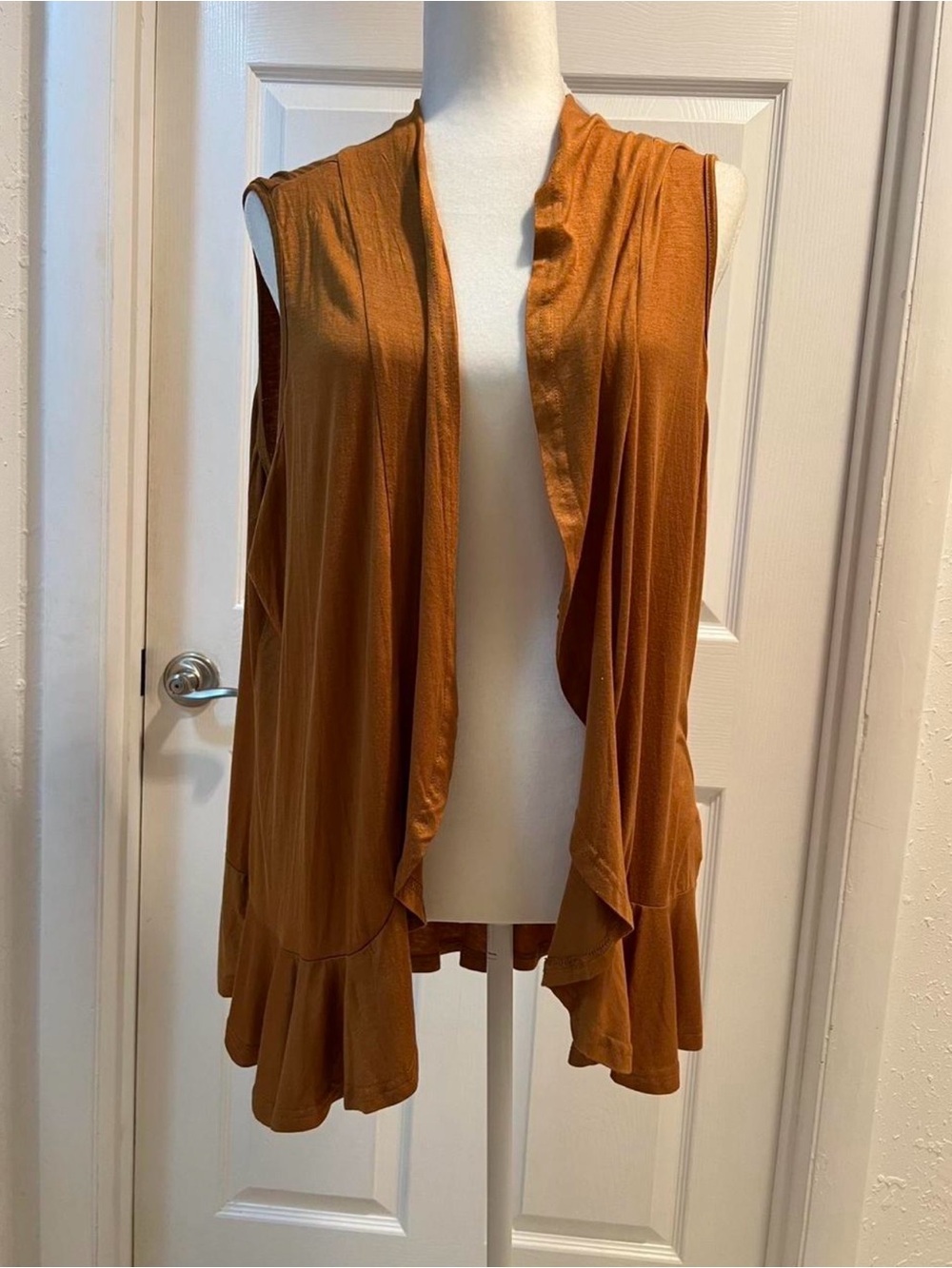 Sleeveless Ruffled Open-Front Camisole - Rust Brown size XXL